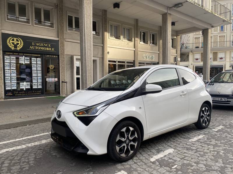 Acheter une Toyota Aygo 72ch finition X-Play de 2020 au Havre